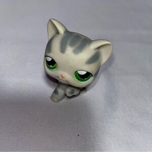 Vintage Littlest Pet Shop Gray Striped Tabby Cat #32 Green Eyes Paw Up Figurine